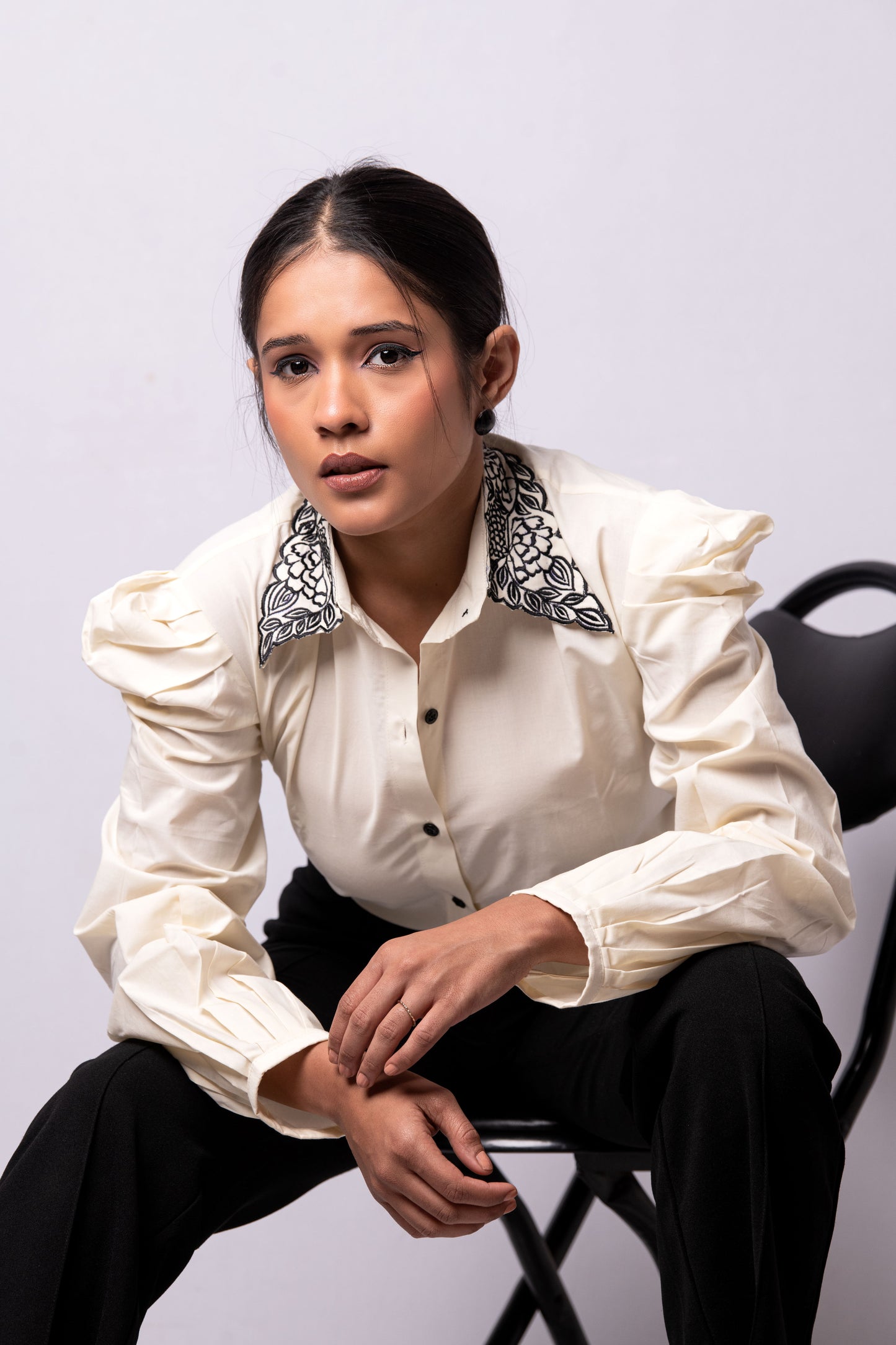 Embroidered collar shirt