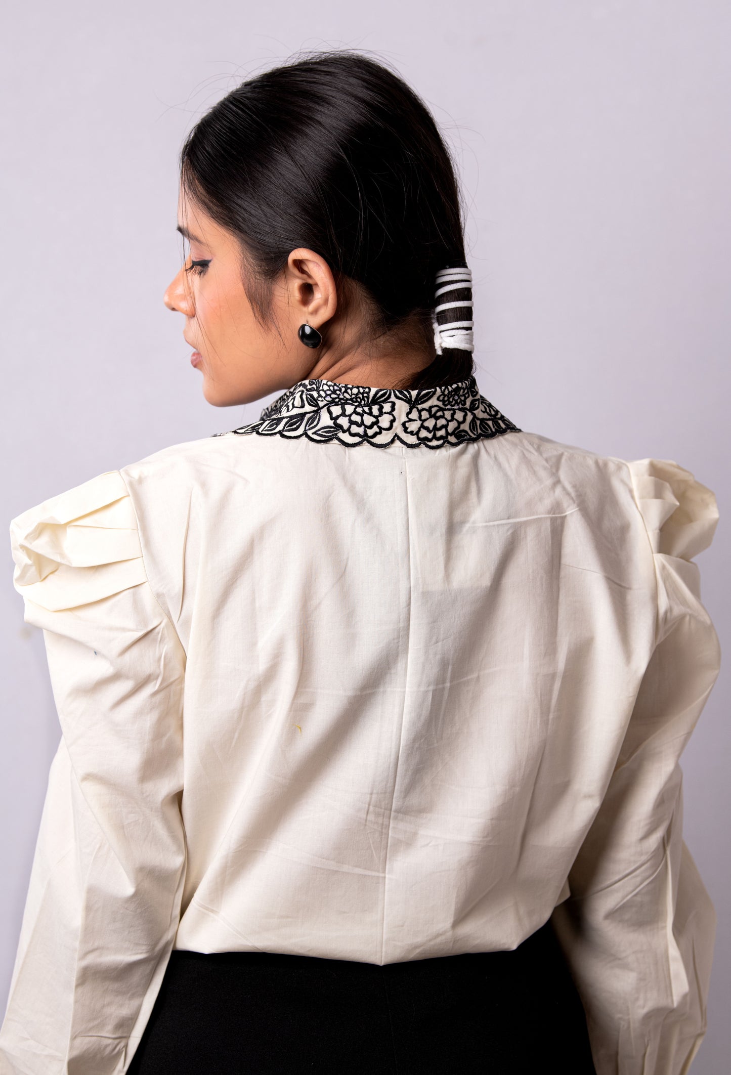 Embroidered collar shirt