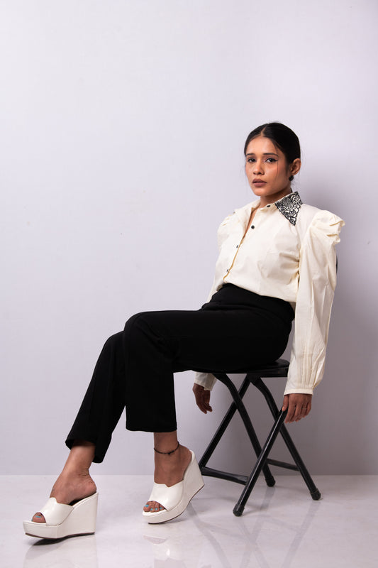 Embroidered collar shirt